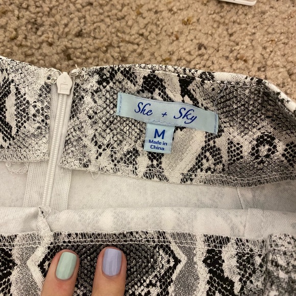 She+Sky Snake print Envelope Skort - Picture 4 of 6